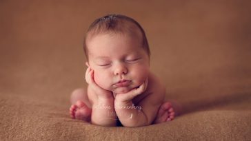baby slapend in gedachten